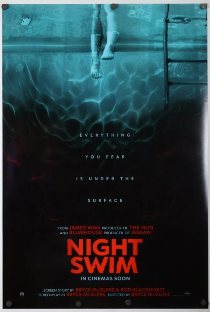 پوستر فیلم شنای شبانه (Night Swim) با تصویری از استخر در شب