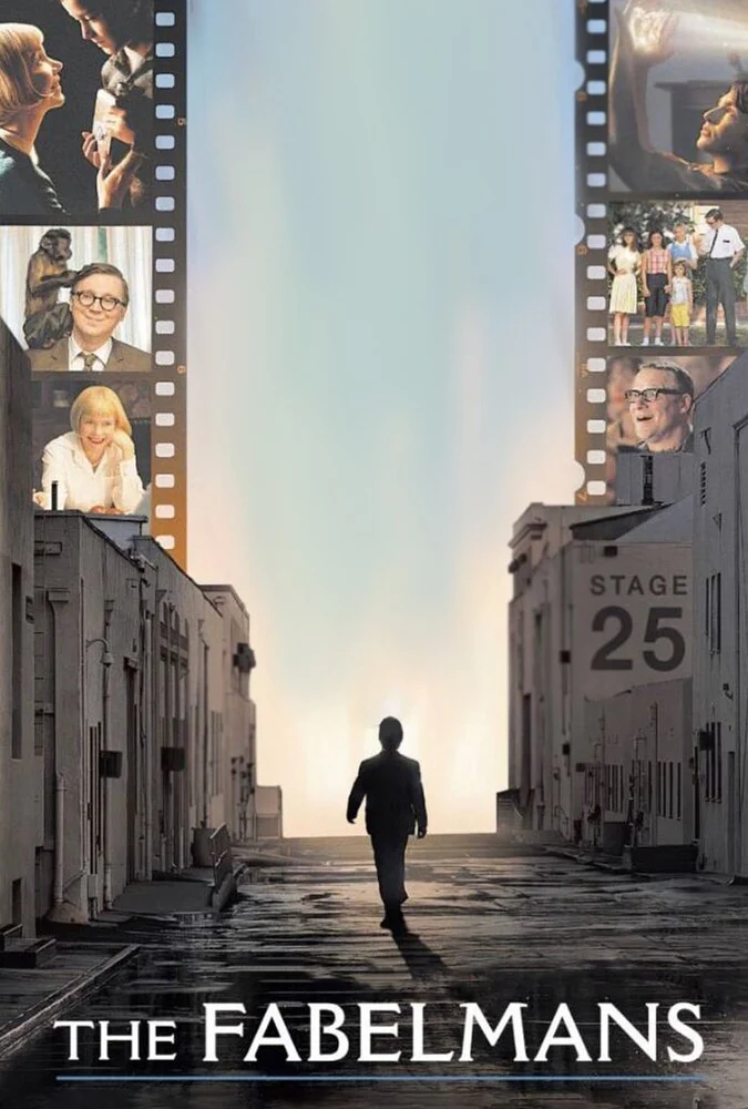 پوستر فیلم خانواده فیبلمن (The Fabelmans) با تصویر سامی فیبلمن و دوربین فیلمبرداری