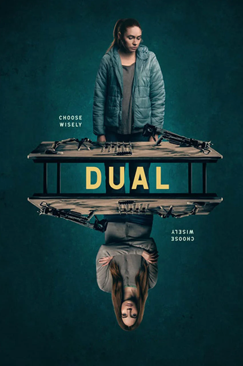 فیلم دوگانه Dual صحنه‌ای از داستان علمی-تخیلی