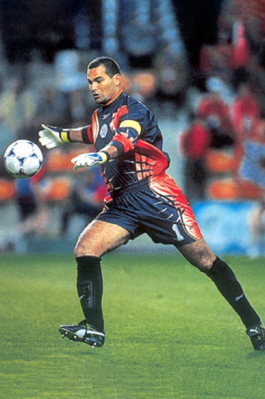 فیلم گل های افسانه ای دروازه بان ها-legendary goalkeeper goals